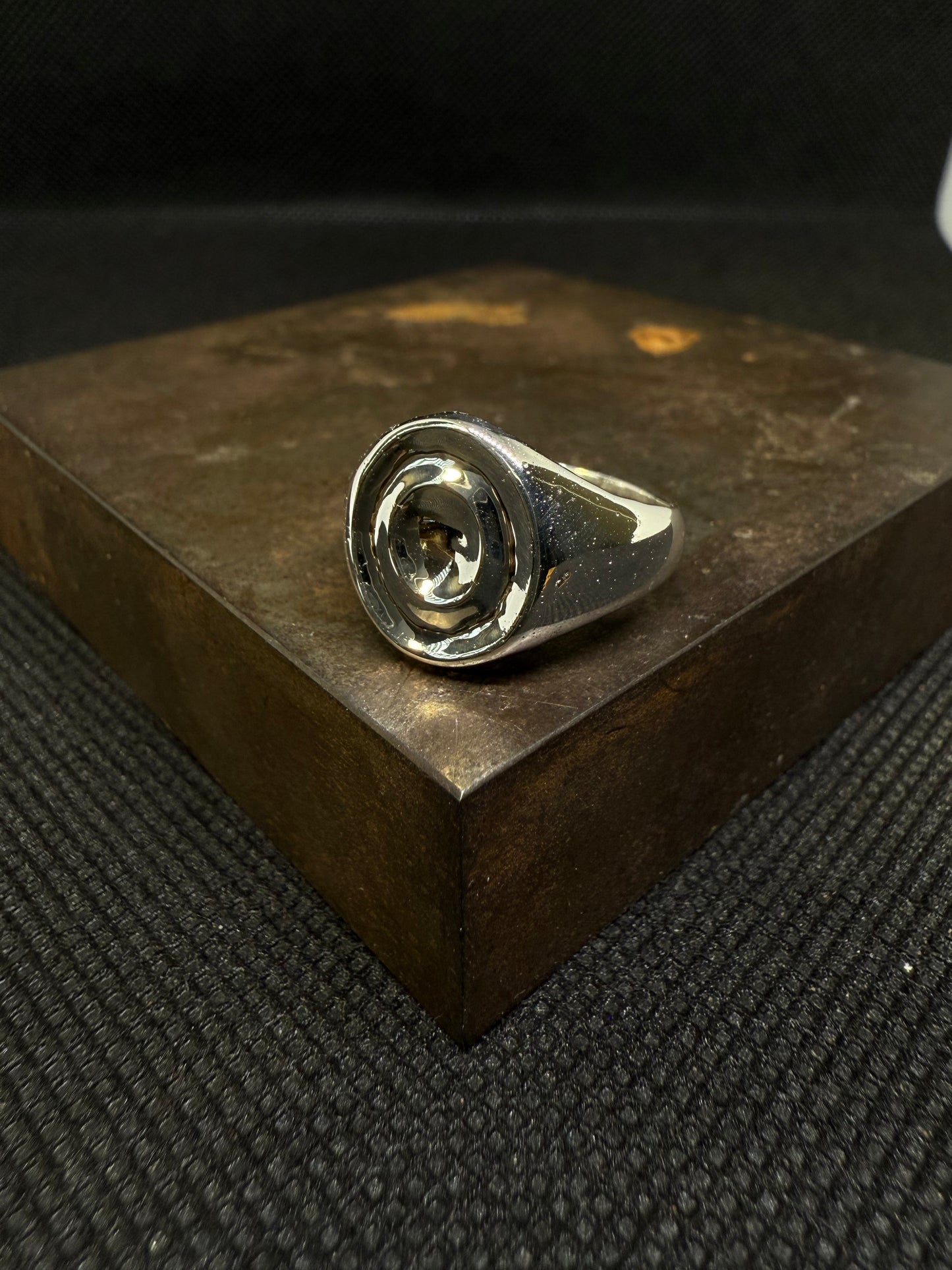 Chevalière texturée