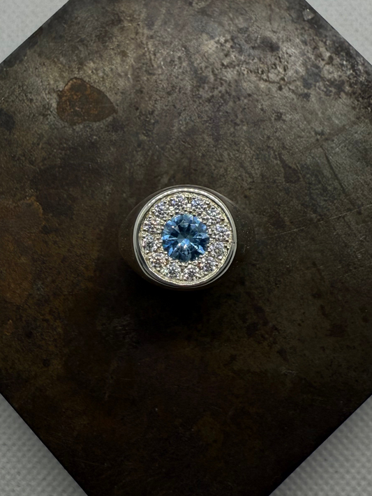 Chevalière entourage bleu ciel