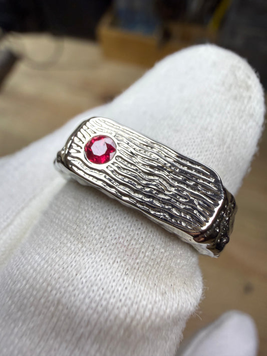 Brutus rectangle rubis rouge