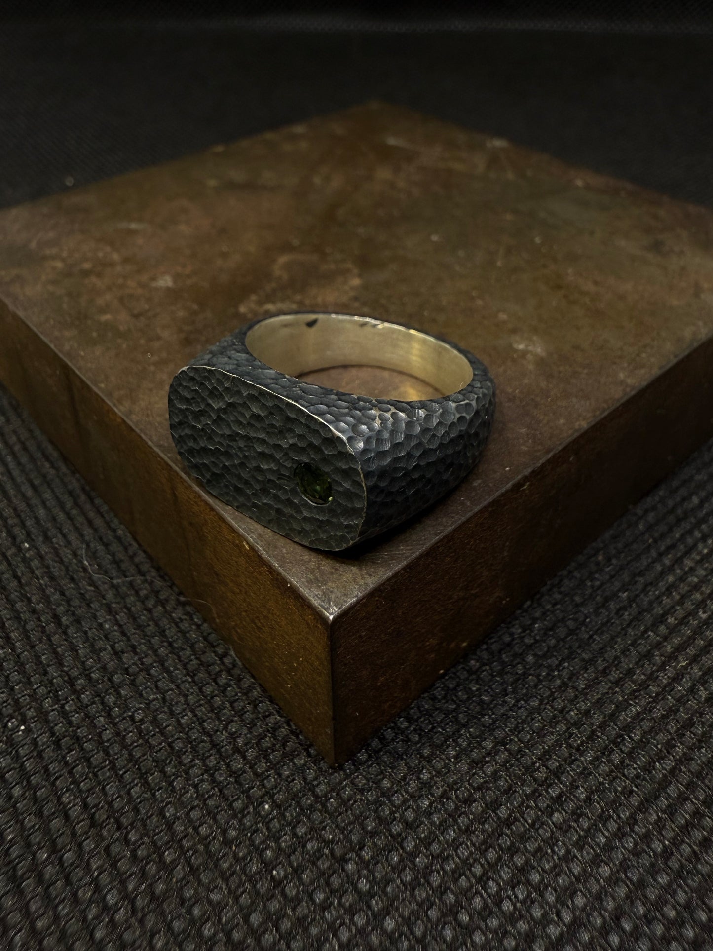 Chevalière texturé