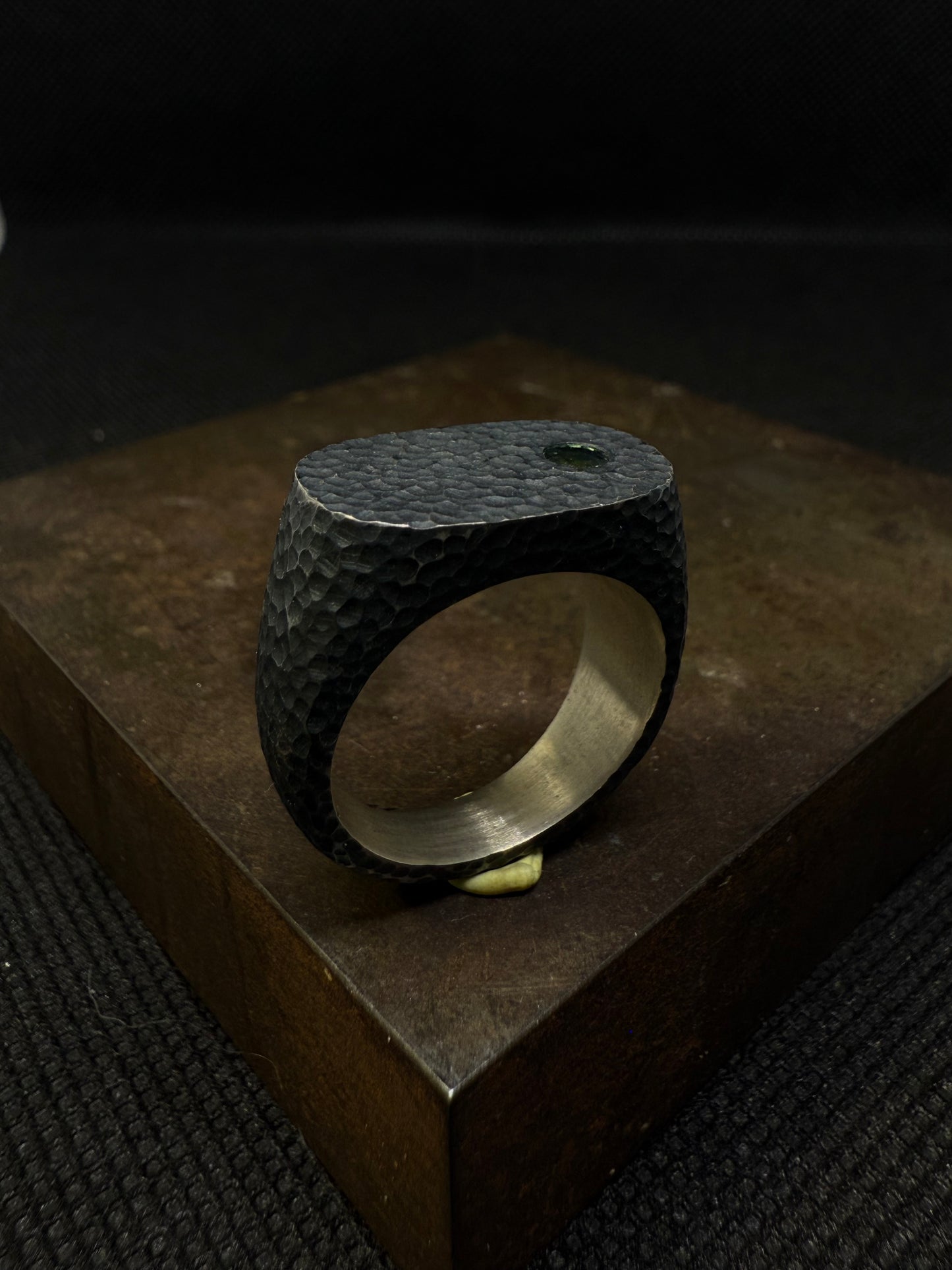 Chevalière texturé