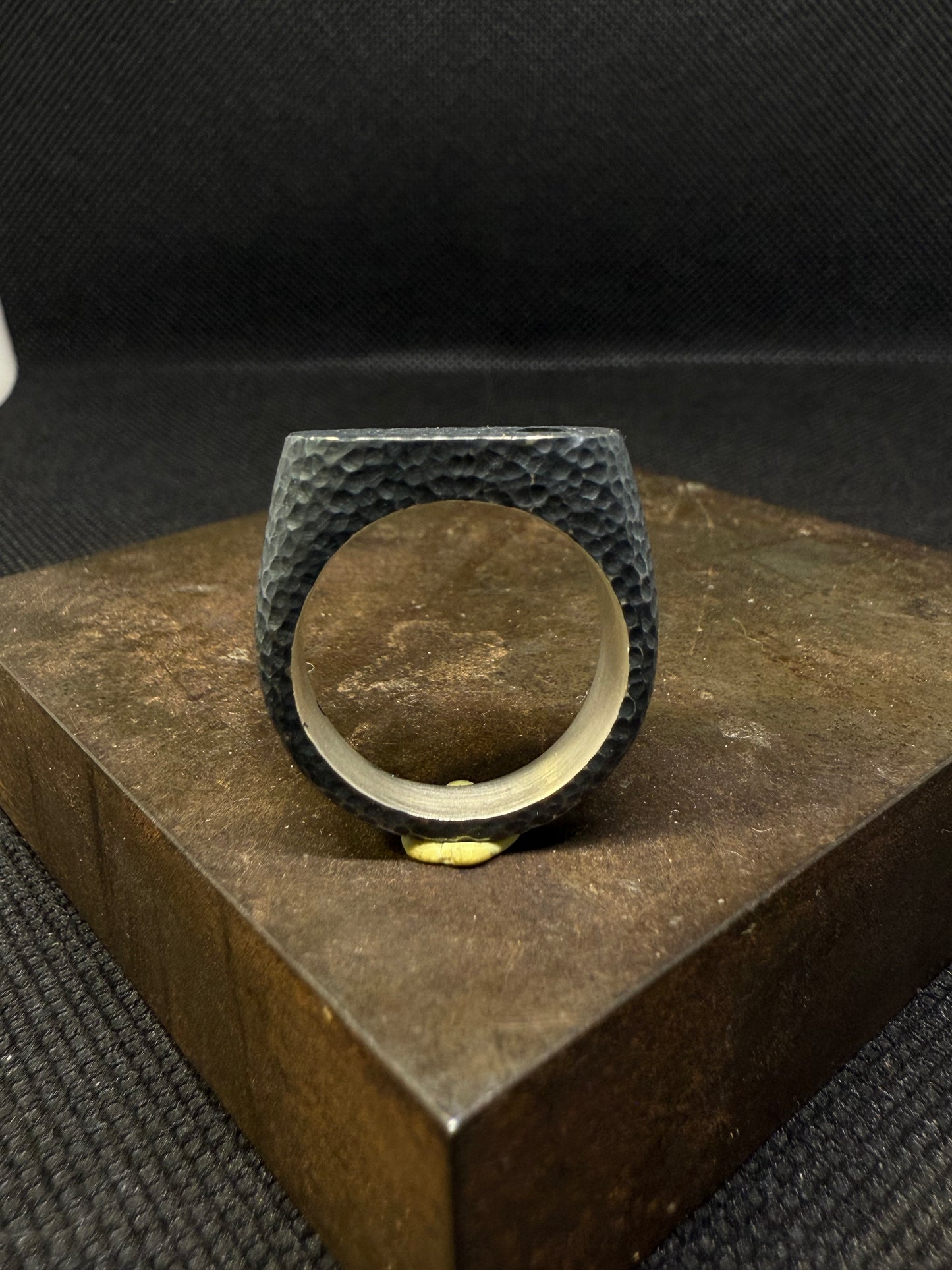 Chevalière texturé