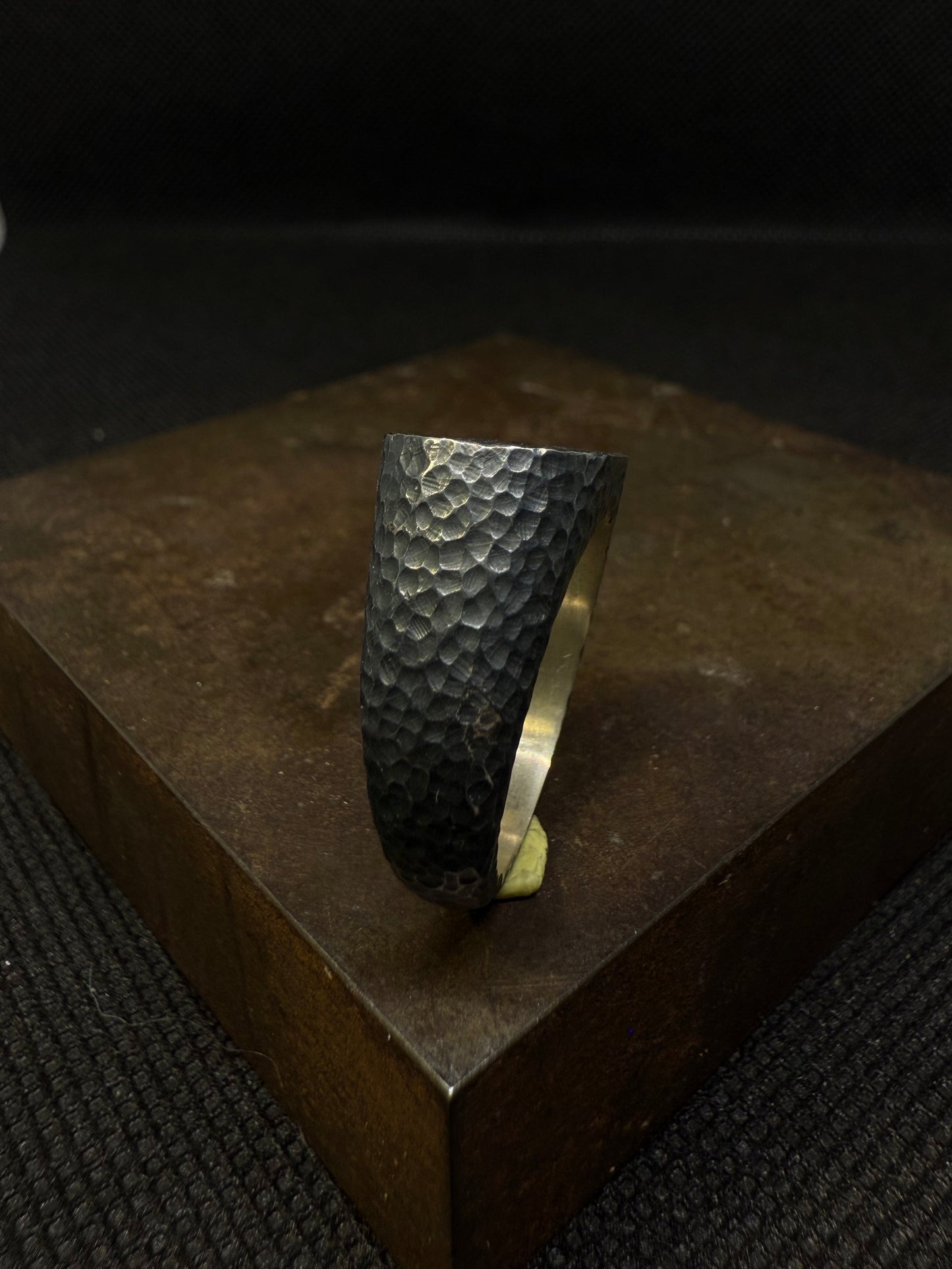 Chevalière texturé