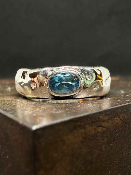 Anneau brute Topaze bleu suisse