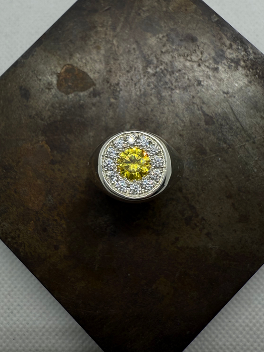 Chevalière entourage jaune