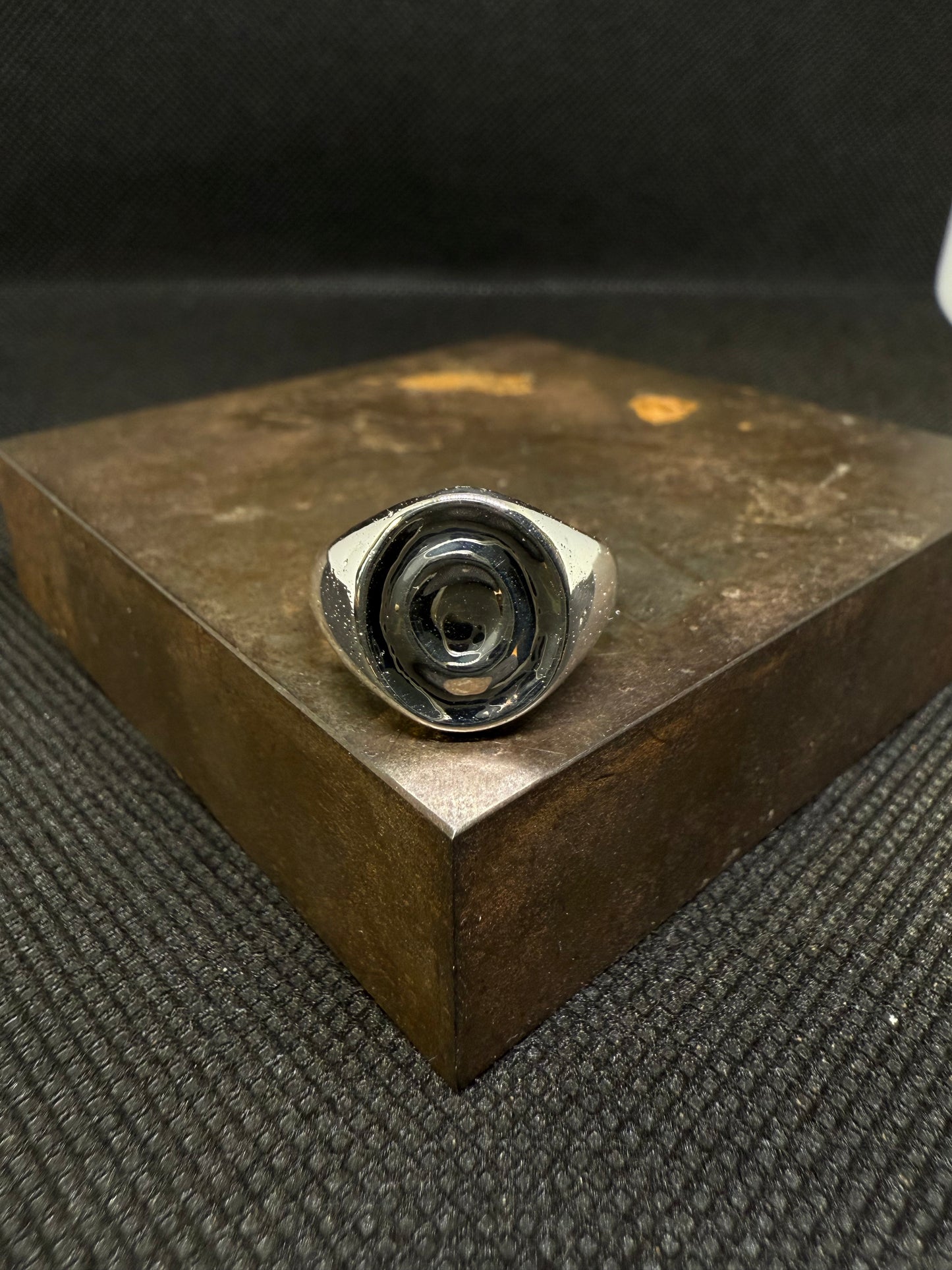 Chevalière texturée